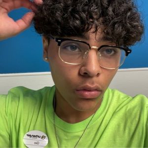 Meet your Posher, Giovanni